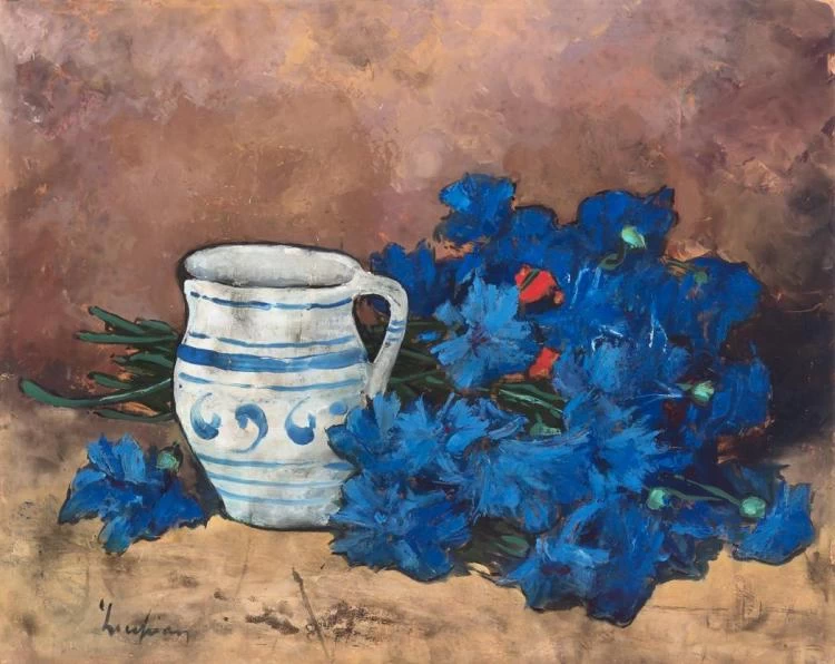 Natura morta con fiori blu e brocca